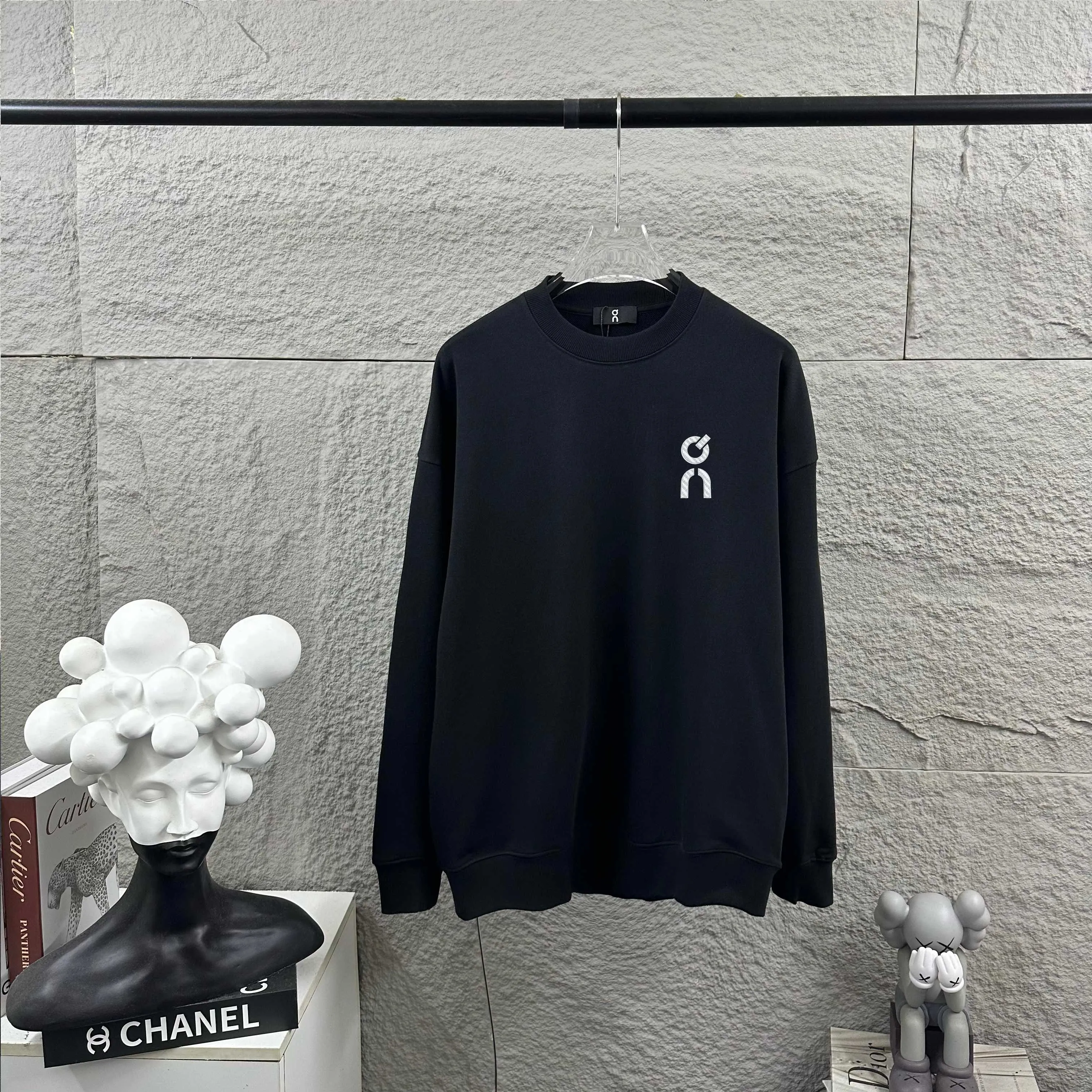On*running* Early Autumn and Winter New Arrival Classic Letter Totem Thick Plate Silicone Technology Customized Terry Fabric Long Sleeve Round Neck Sweatshirt Men and Women Same Style Color: Black White Size: S (90-130 pounds) M (120-150 pounds) L (140-165 pounds) XL (160-180 pounds) XXL (180 pounds)